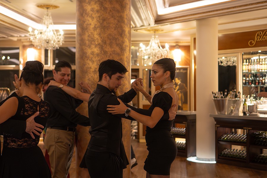 DINNER + TANGO SHOW & FOLKLORE + TANGO LESSON
